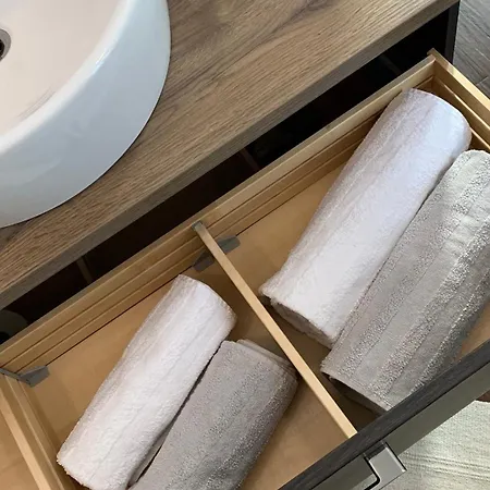 Alexandra 1897 Wohnund Nicole *