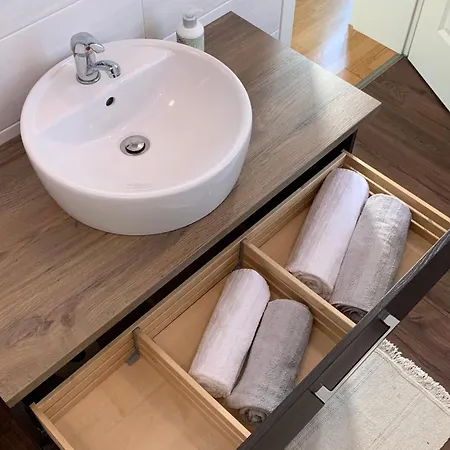 Alexandra 1897 Wohnund Nicole Apartment